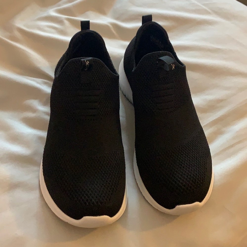 Woman Skechers air cooled memory foam sneaker
